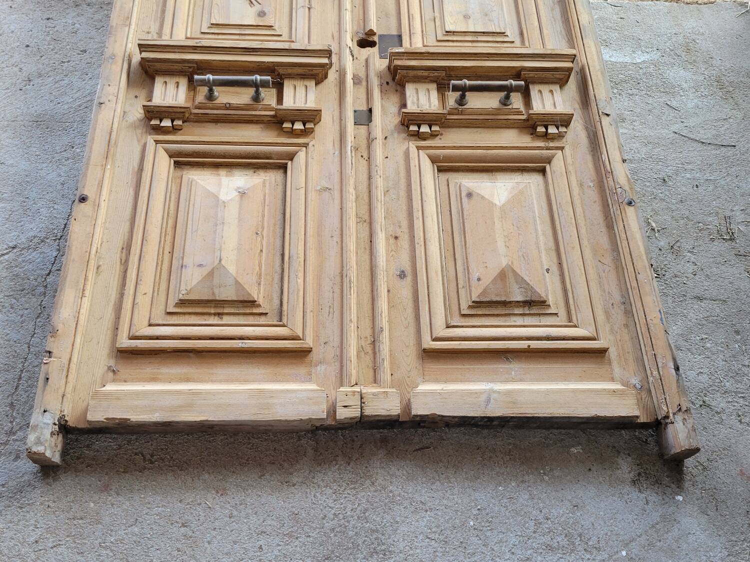 Double Haussmannian doors