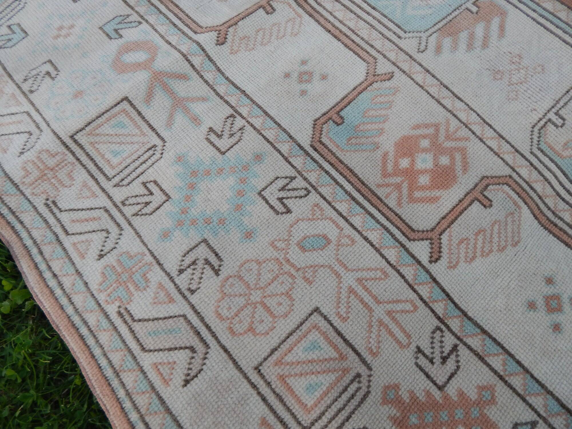 Vintage Turkish Oushak rug 200x280 cm
