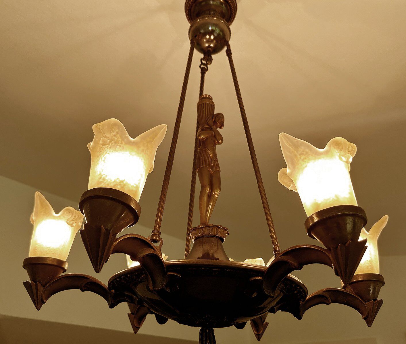 Large Art Deco sculptural chandelier in bronze and glass, 1930s