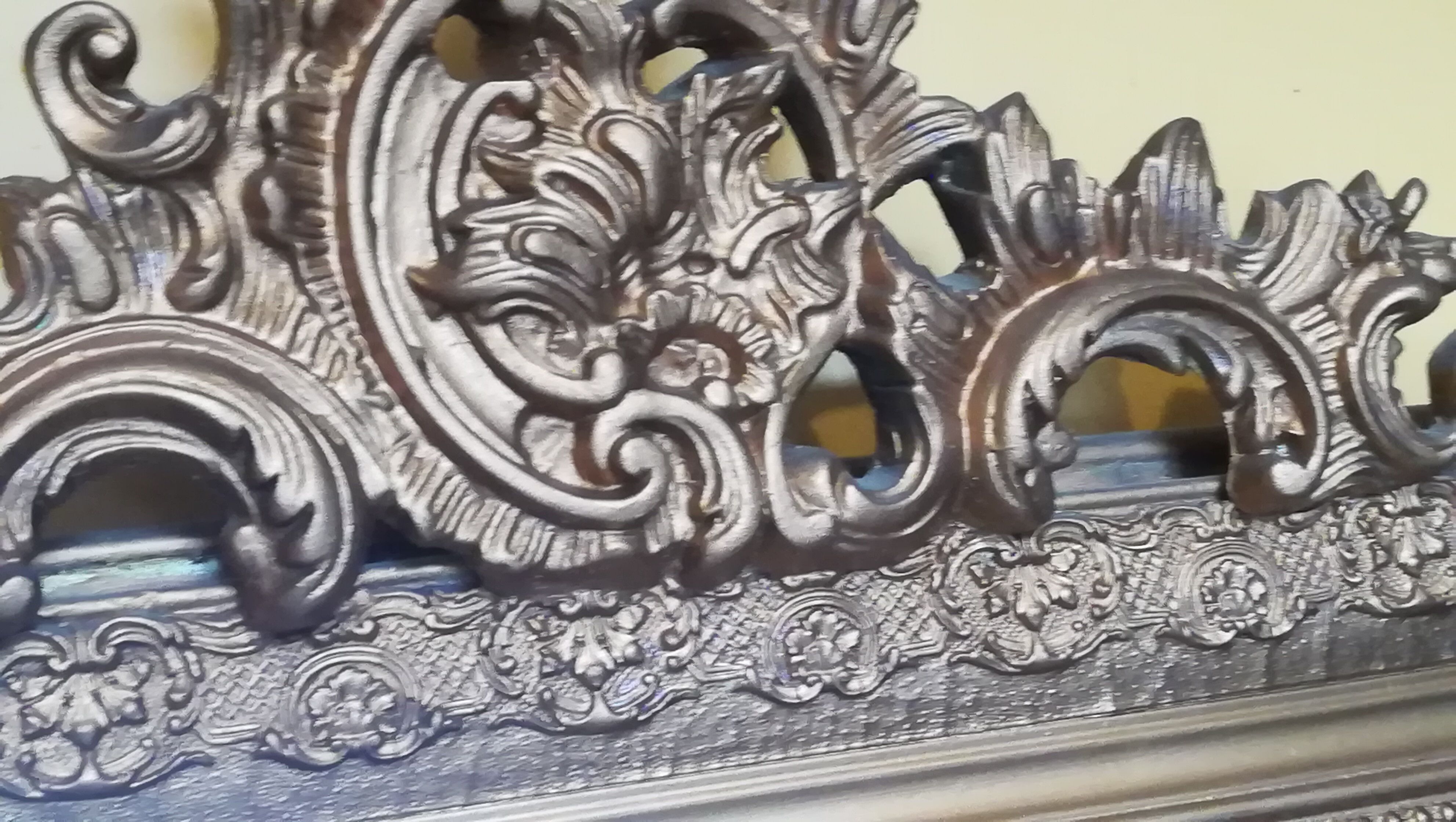 Classic-style gold mirror - 122x78cm