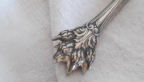 Silver-plated sugar tongs by Orfèvre PB / Mark PB and mebb