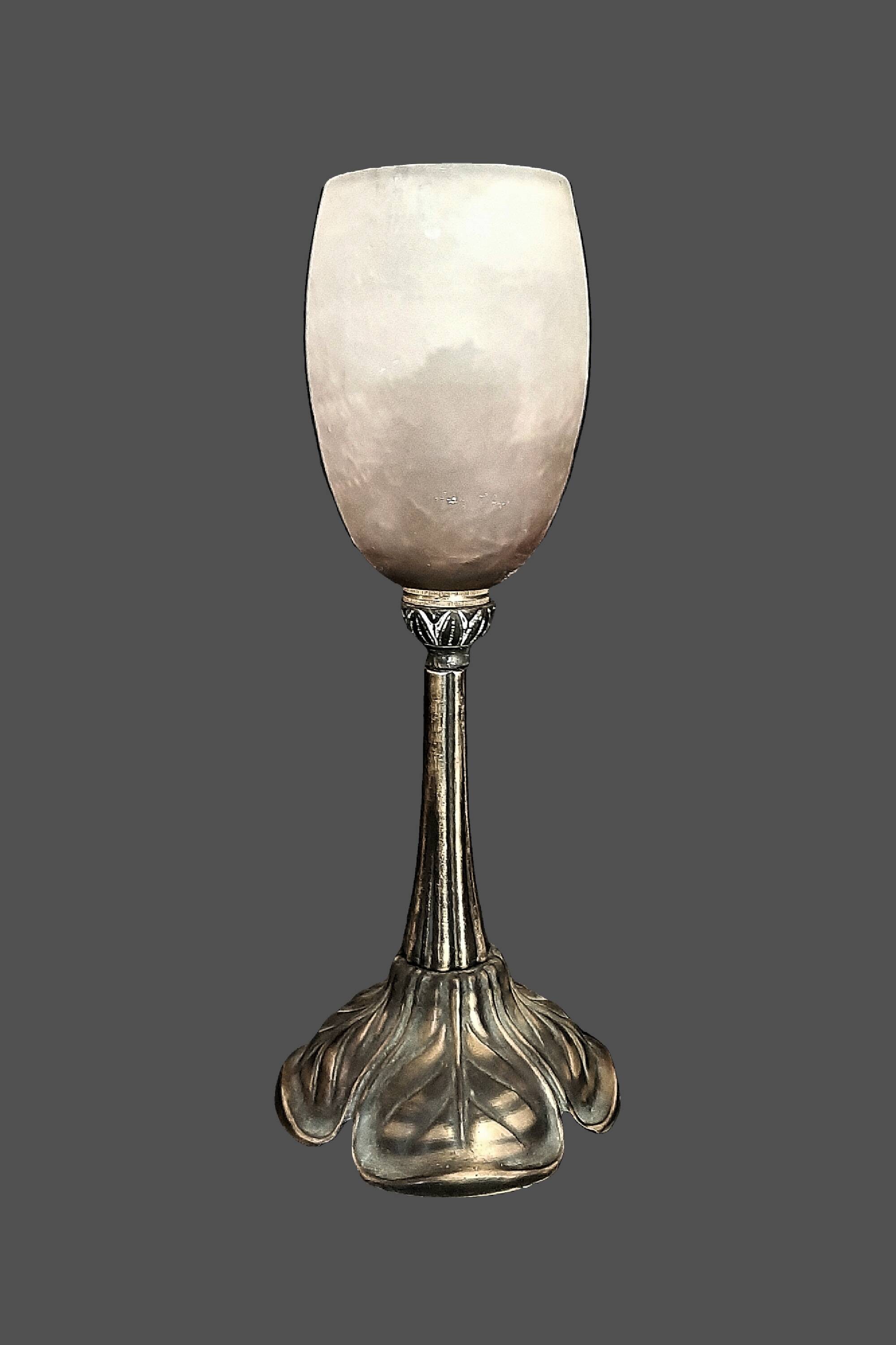 Lampe art deco tulipe signé degue