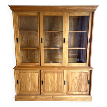 Large vintage display cabinet in solid pine with sliding doors, Country style.