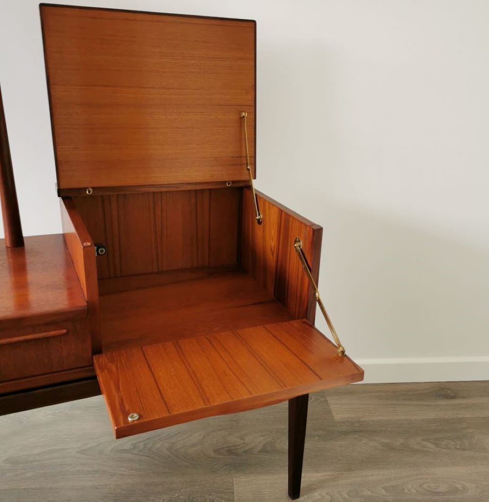 Mid-centuy teak hairdresser