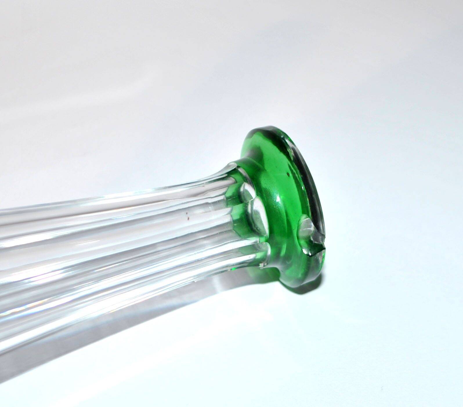 Saint-Louis Moselle crystal carafe with green overlay, size 9408 - H32cm