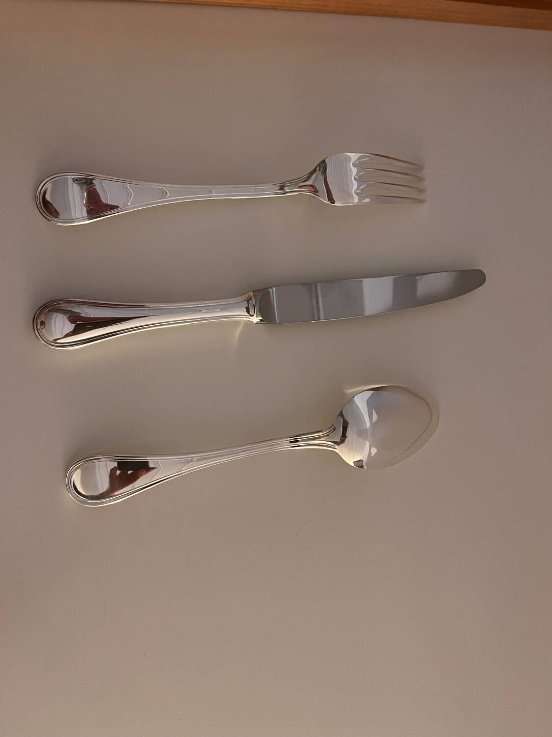 100-piece silver-plated cutlery set, for table and serving.