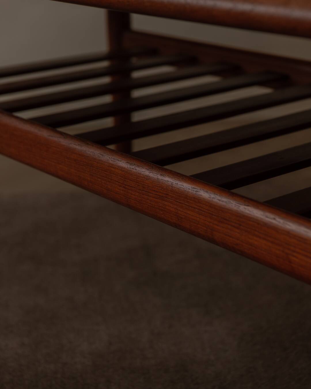 Table basse en teck danois par Grete Jalk avec cadre à lattes, années 1960.