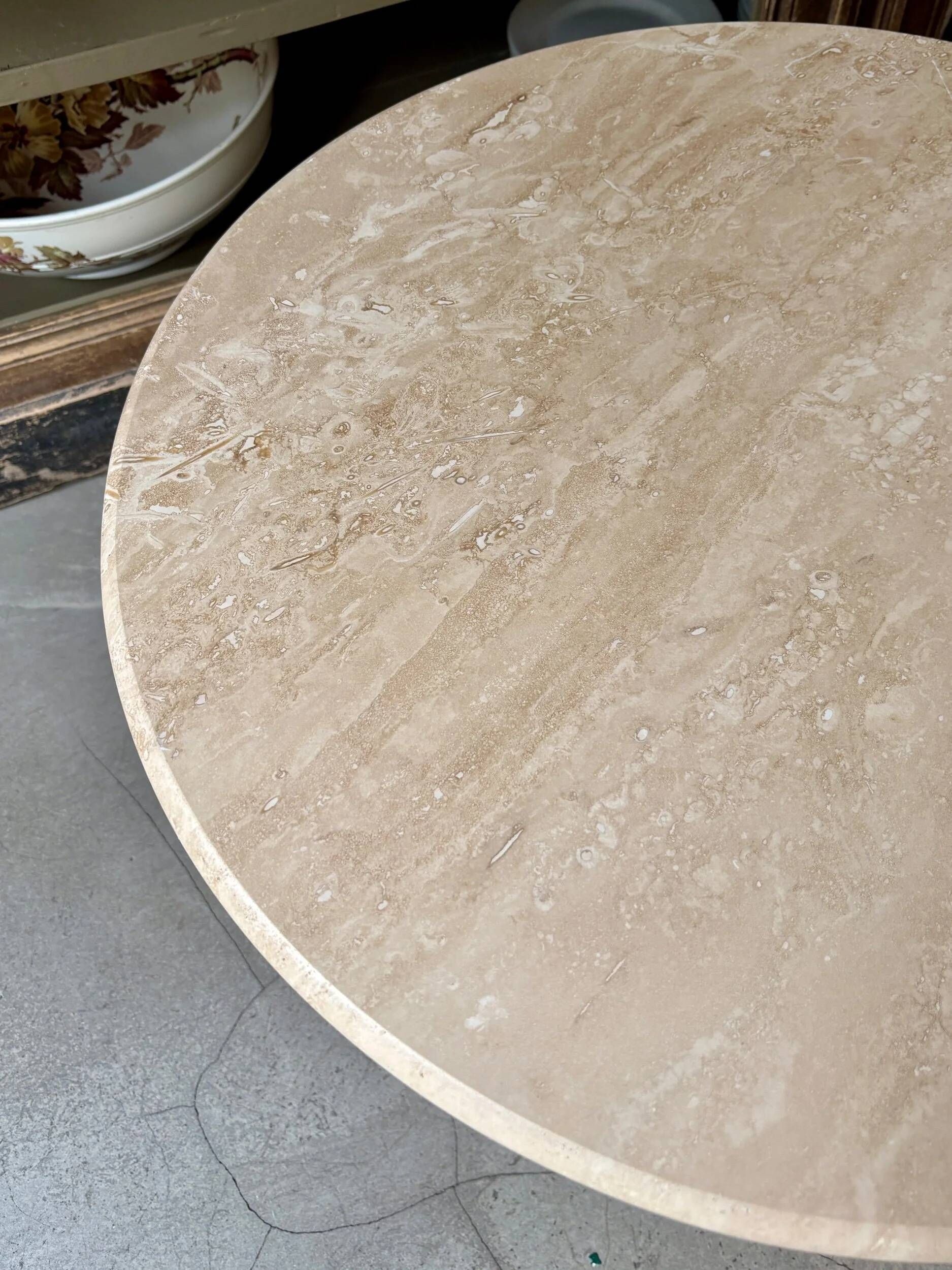 Side table, round low in travertine ⌀ 61 cm