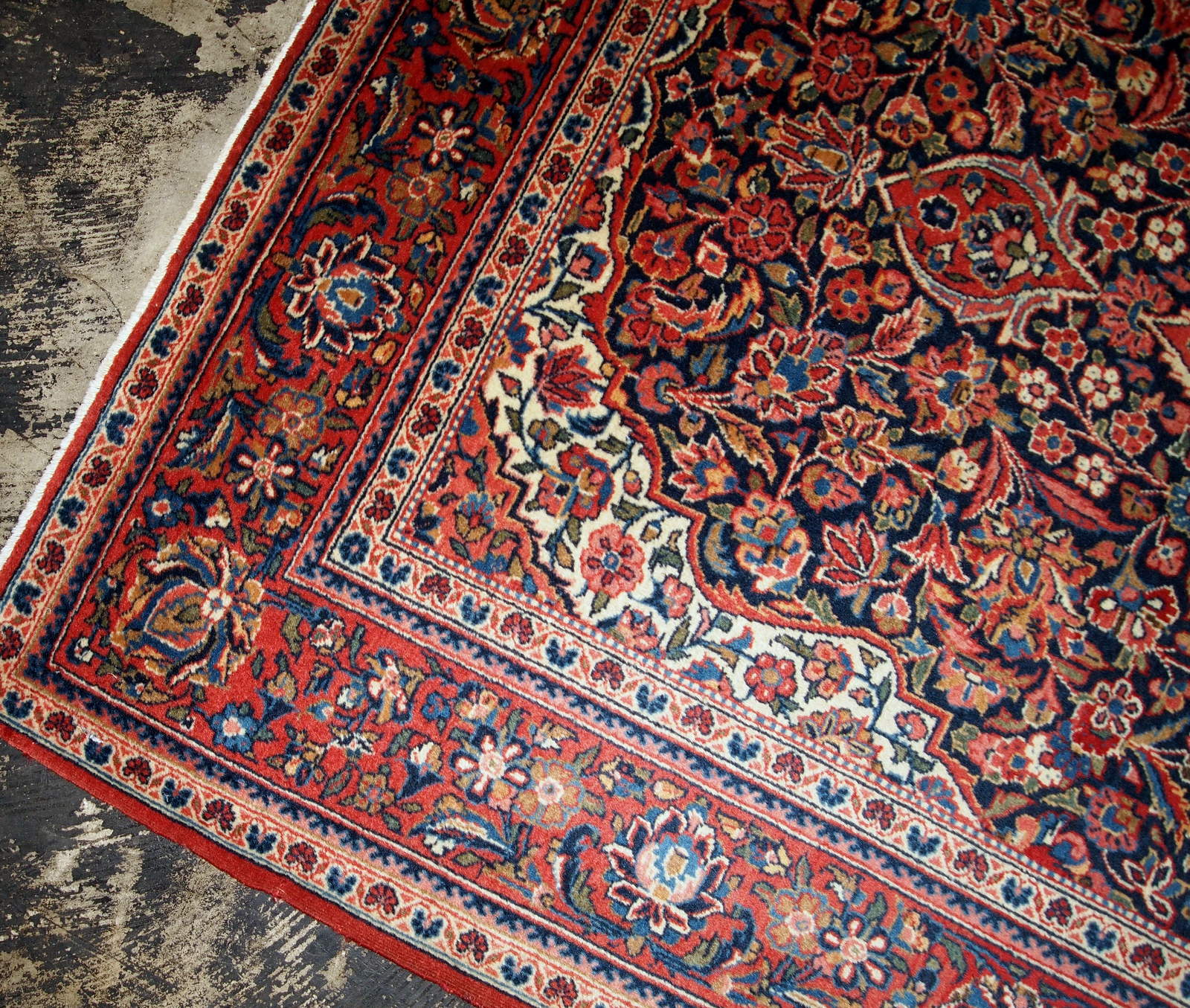 Handmade antique Persian Kashan rug 4.1' x 6.2' (125cm x 189cm) 1910s