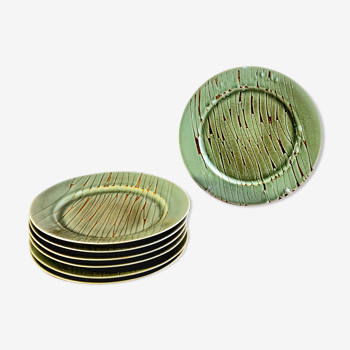 Set of 7 flat ceramic plates