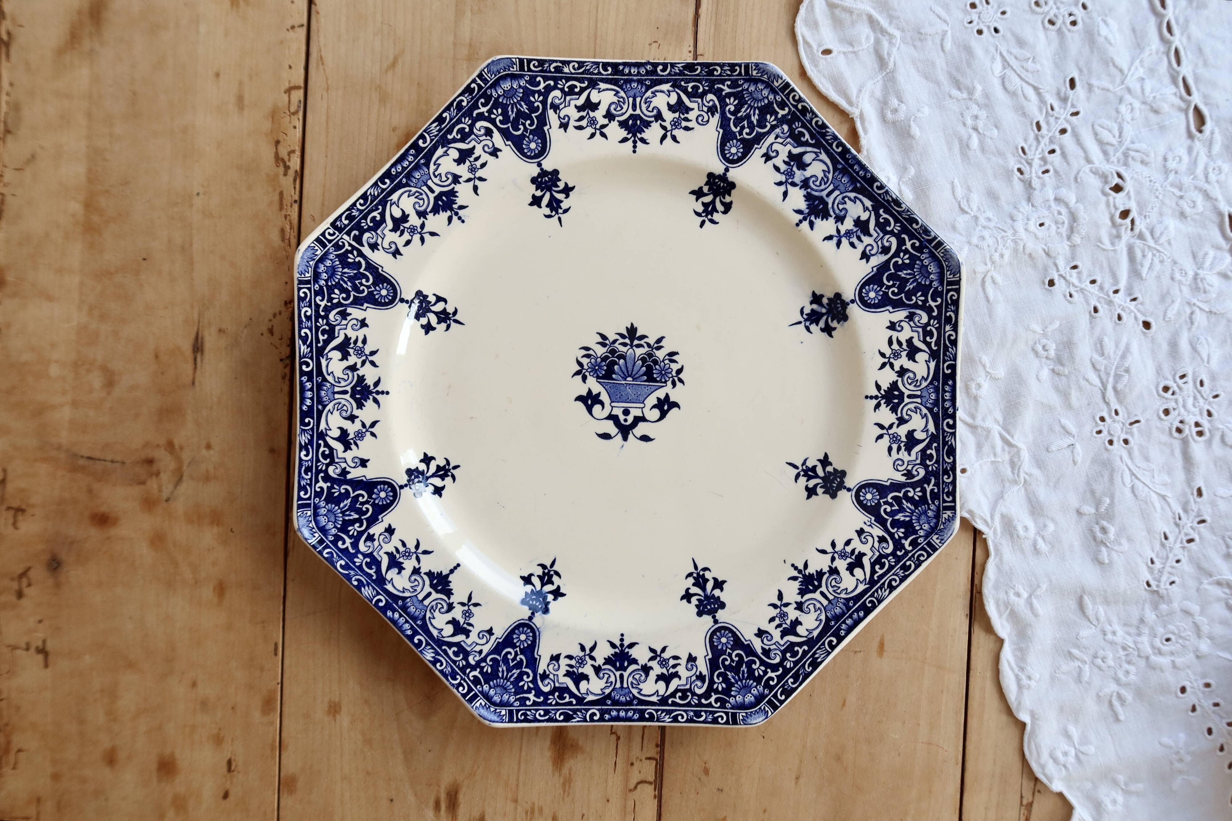 Plat de service terre de fer Longchamp modèle Rouen XIXe siècle