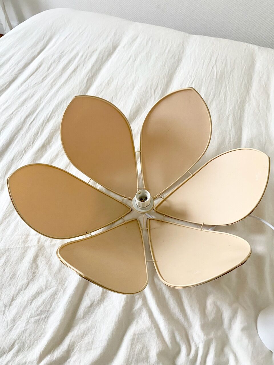 Suspension flowers vintage petals