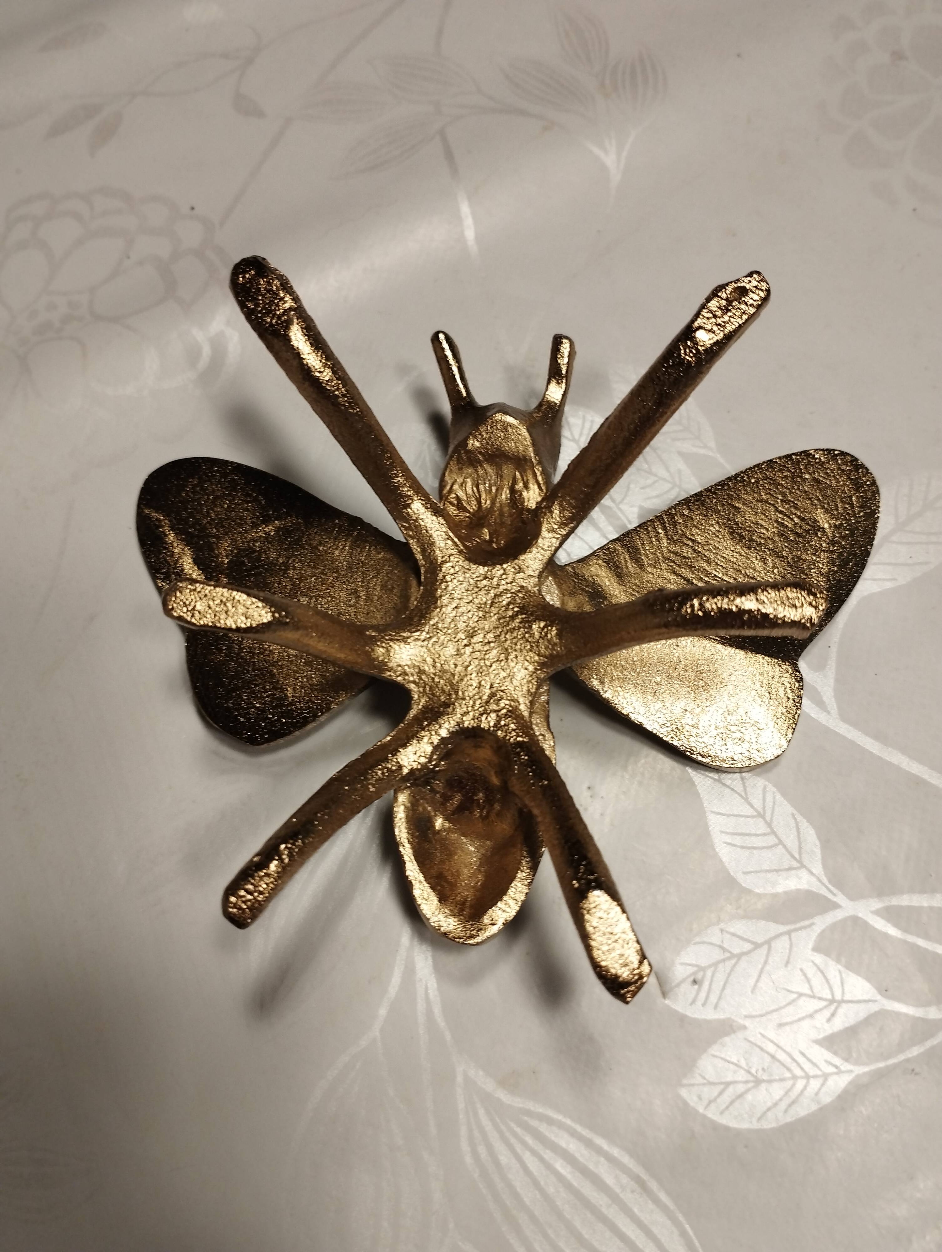 paperweight - decoration to place - bee insect in gold metal