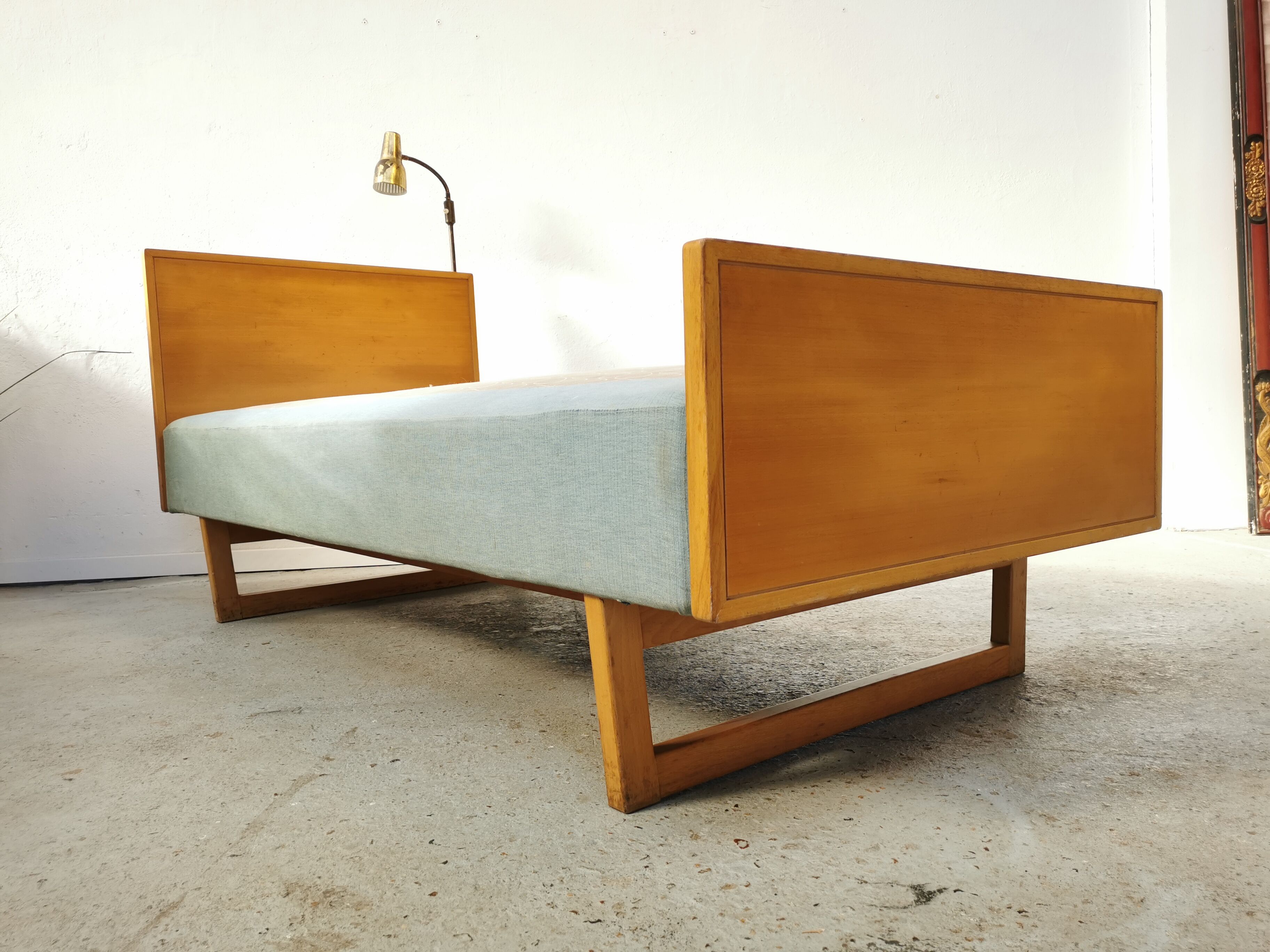 Vintage Scandinavian bed and lamp signed NK 1959