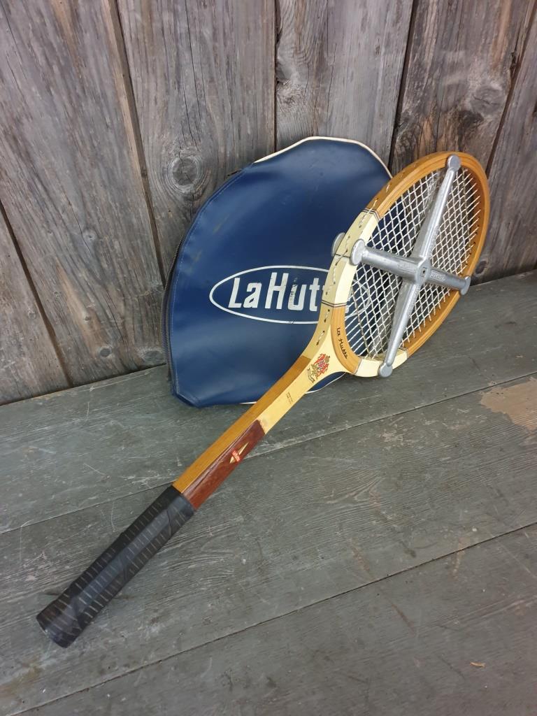 La hutte tennis racket