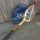 La hutte tennis racket