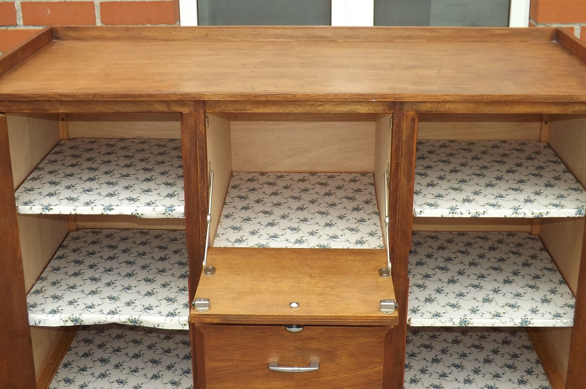 1950s buffet