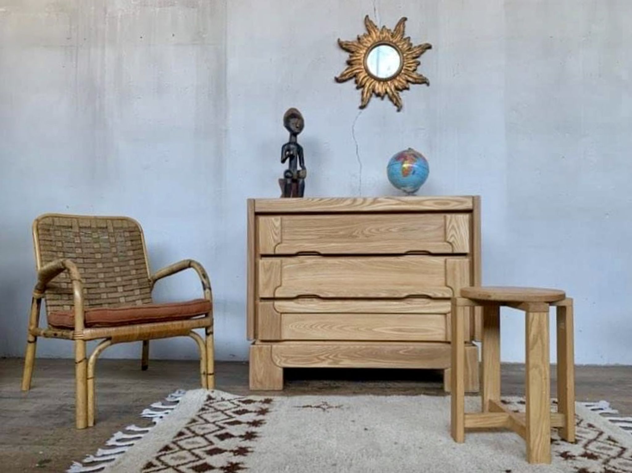 Commode vintage moderniste en orme massif 3 tiroirs