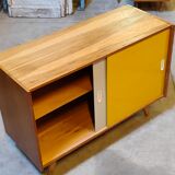 Buffet U 452 jaune par Jiri Jiroutek pour Interier Praha 1960