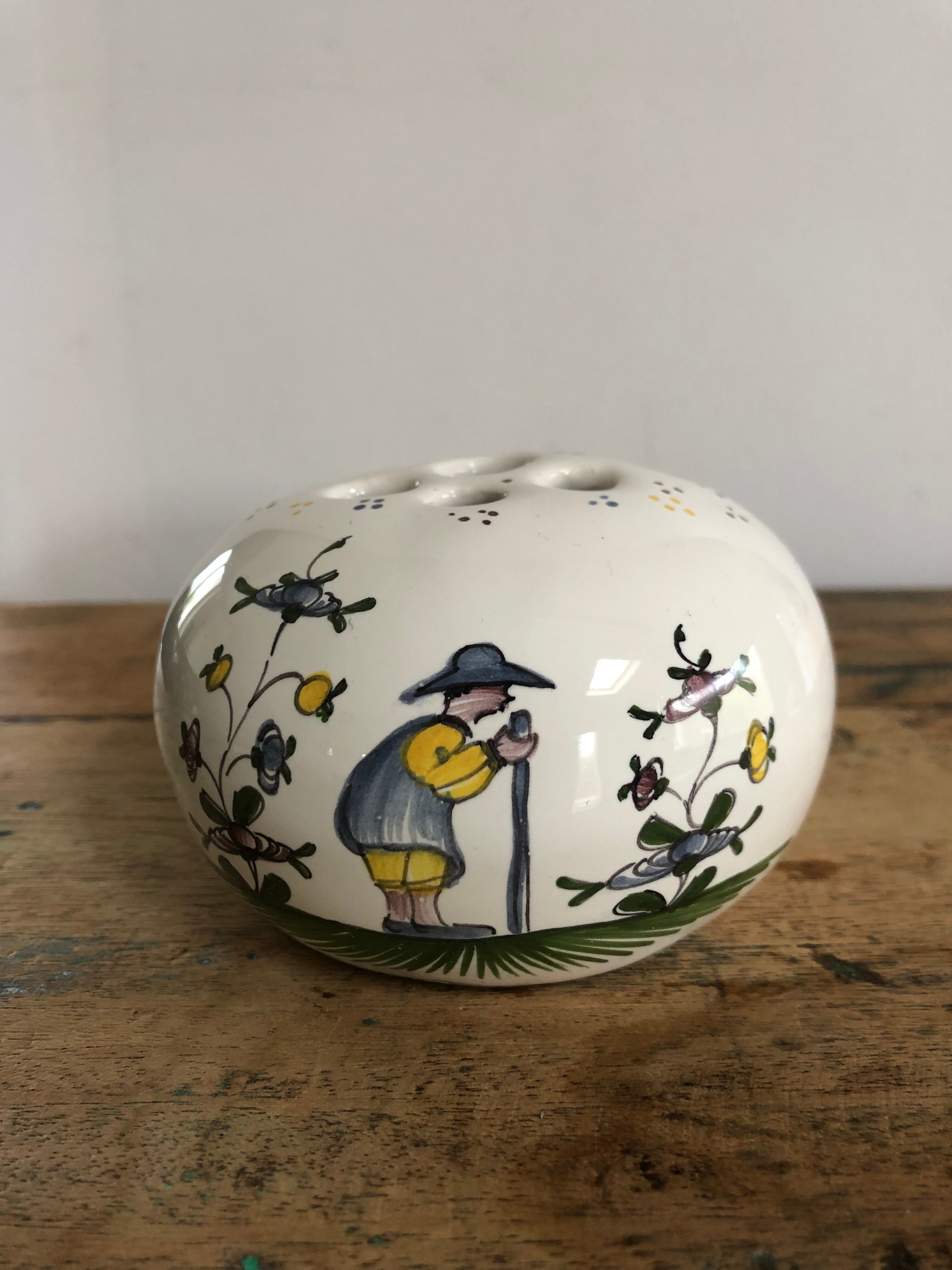 Vase hand-painted porcelain flowers