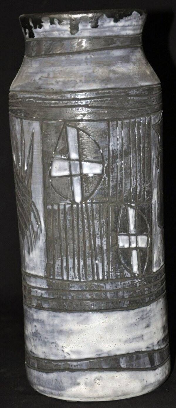 Vase signé Jacques Pouchain, période Poët-Laval