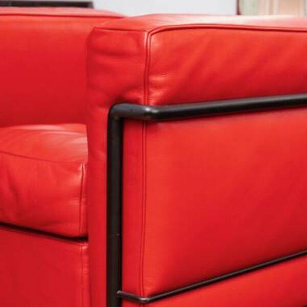 Fauteuil ''LC2'' en cuir rouge Le Corbusier et Pierre Jeanneret