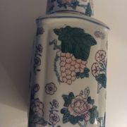 Bonbonnière à motifs asiatiques en porcelaine