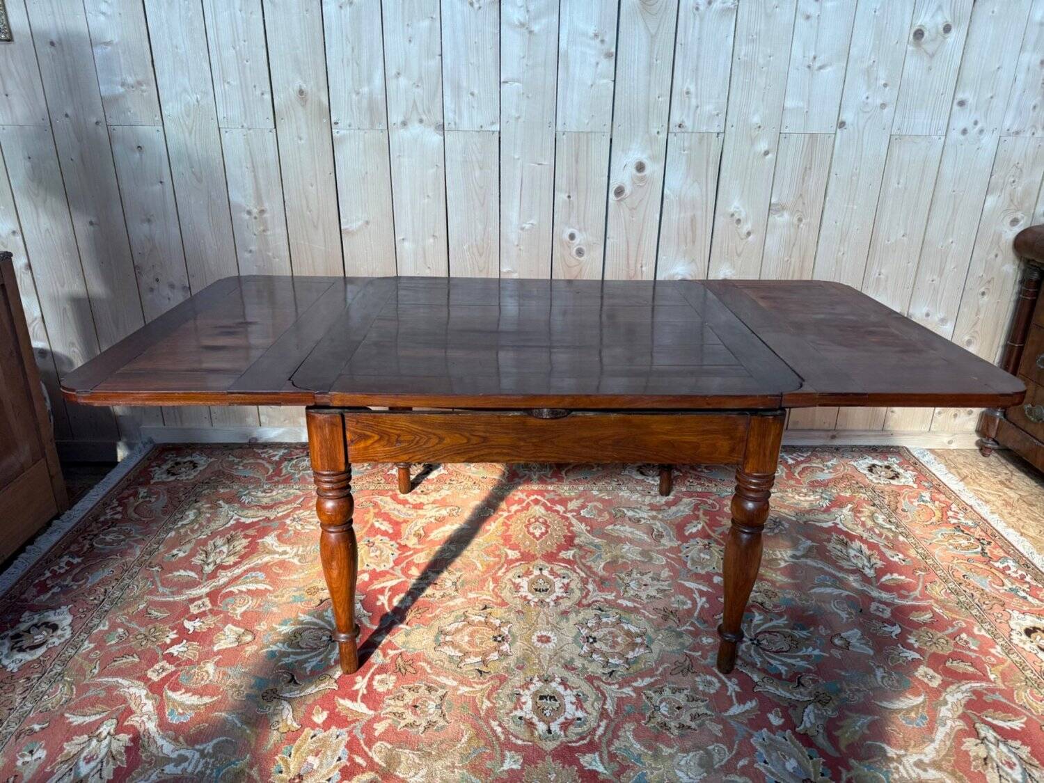 Extendable table with integrated leaves – Second Empire style – 19th century – Solid wood