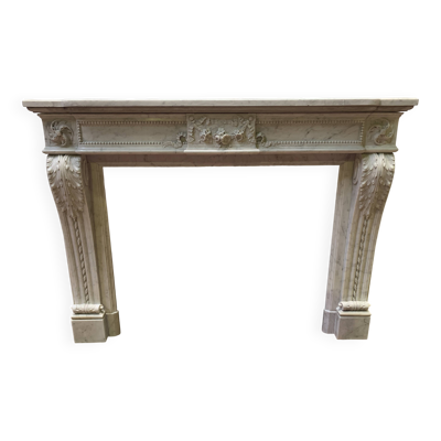 Cheminée de style Louis XVI en marbre blanc de Carrare XIX siècle