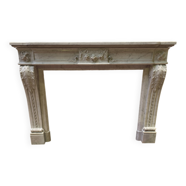 Cheminée de style Louis XVI en marbre blanc de Carrare XIX siècle