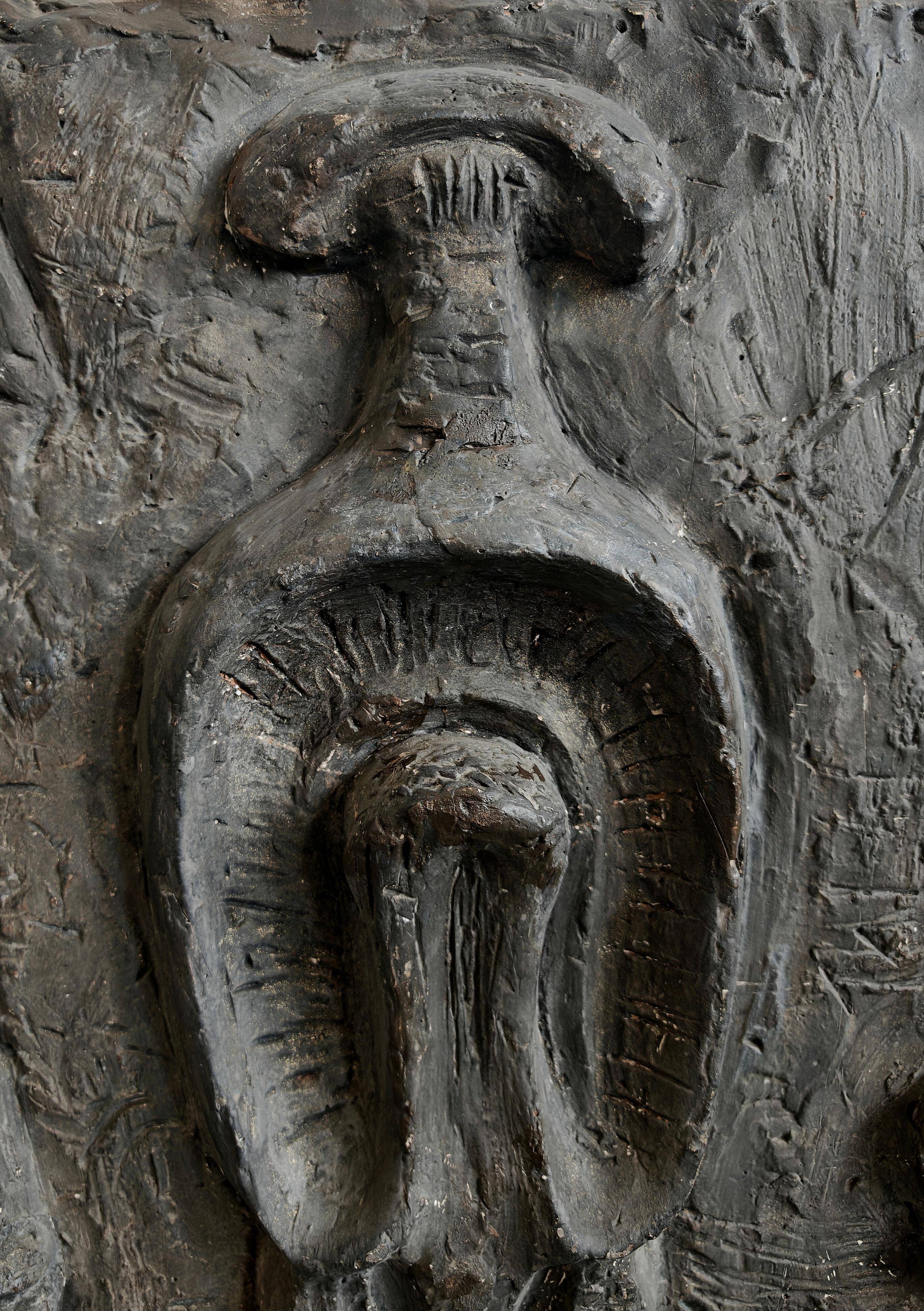 Sculptural anthropomorphic bas-relief by Venija Vučinić in plaster.