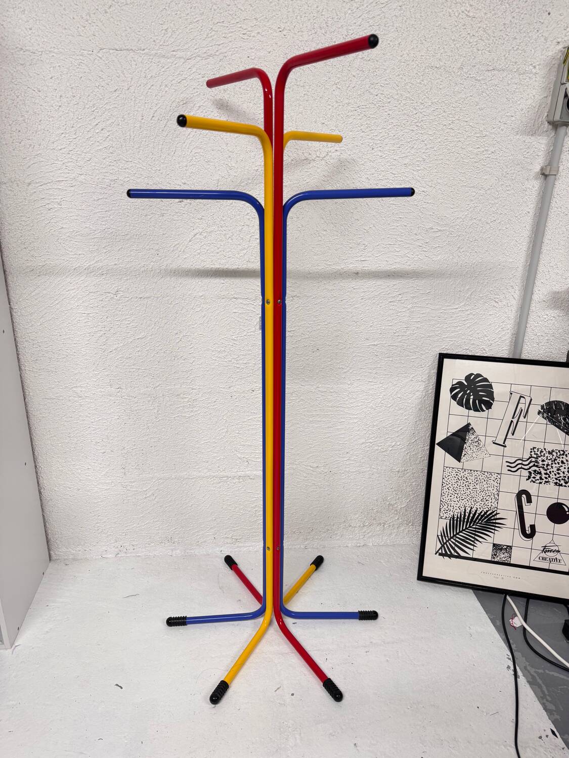Children's coat rack in multi-colored metal