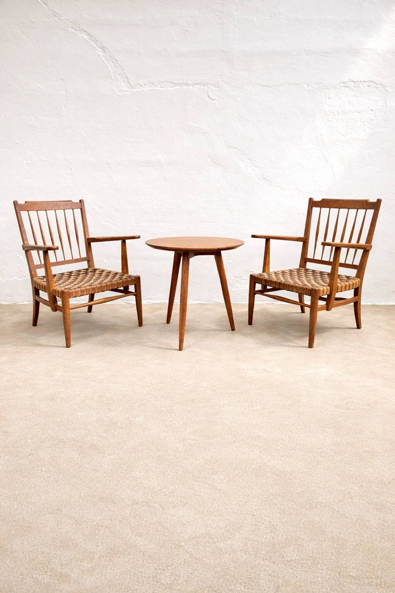 Chairs and table in Hungarian oak from the 1940s, Lajos Kozma.