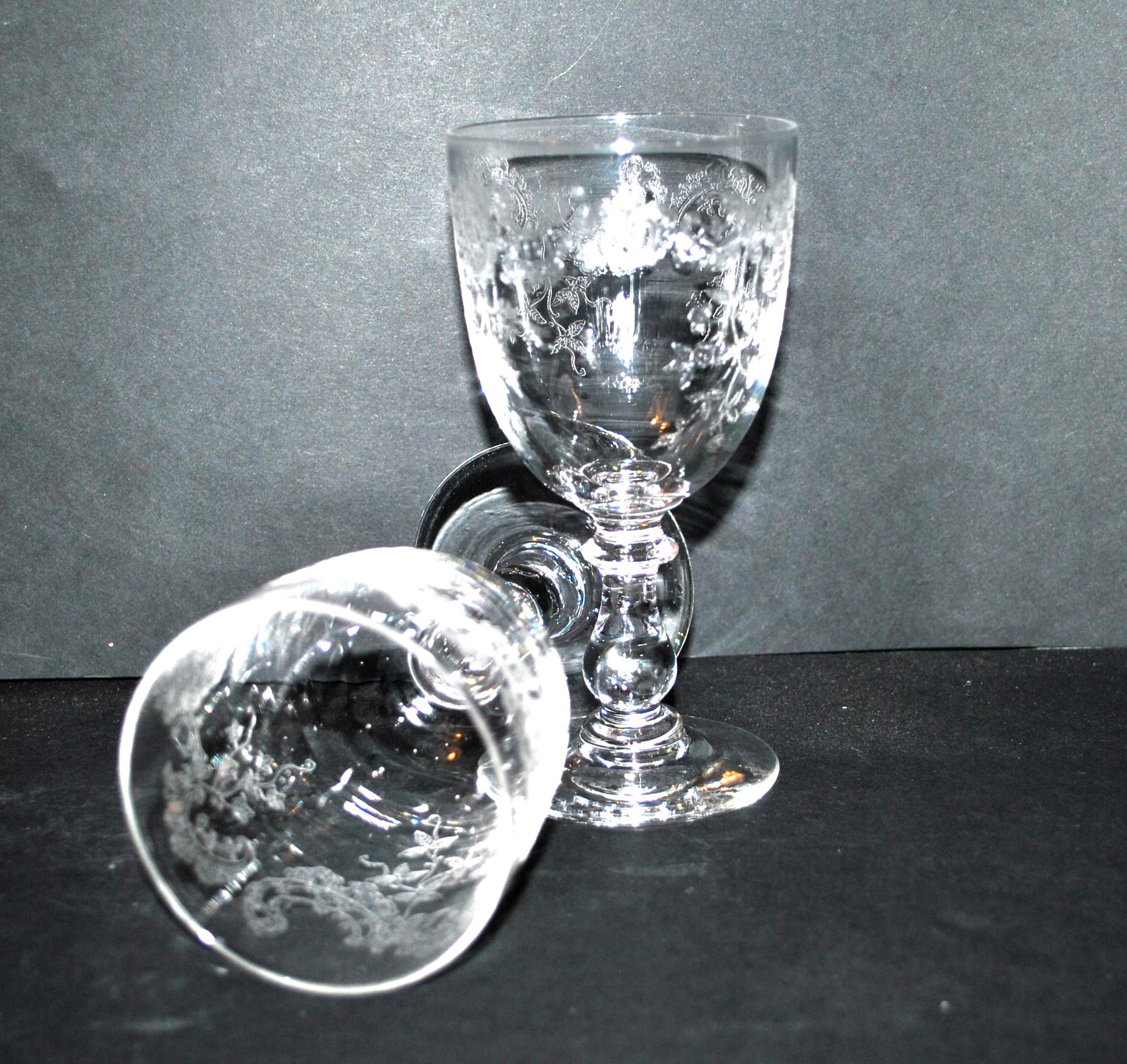Set of 2 antique glasses in Saint-Louis crystal Model TALMA 1930 Rock crystal engraving 899