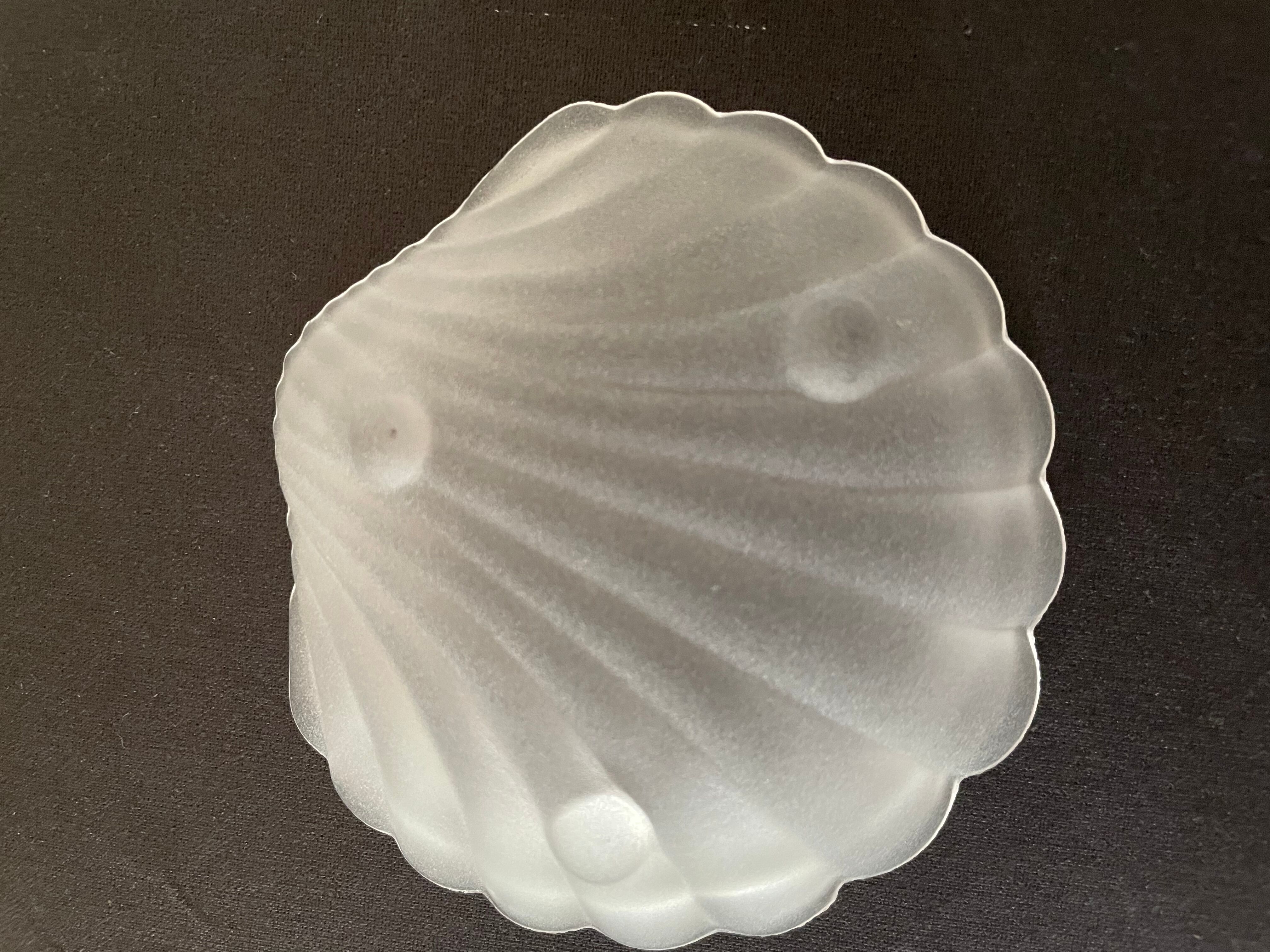 Aluminum scallop butter dishes