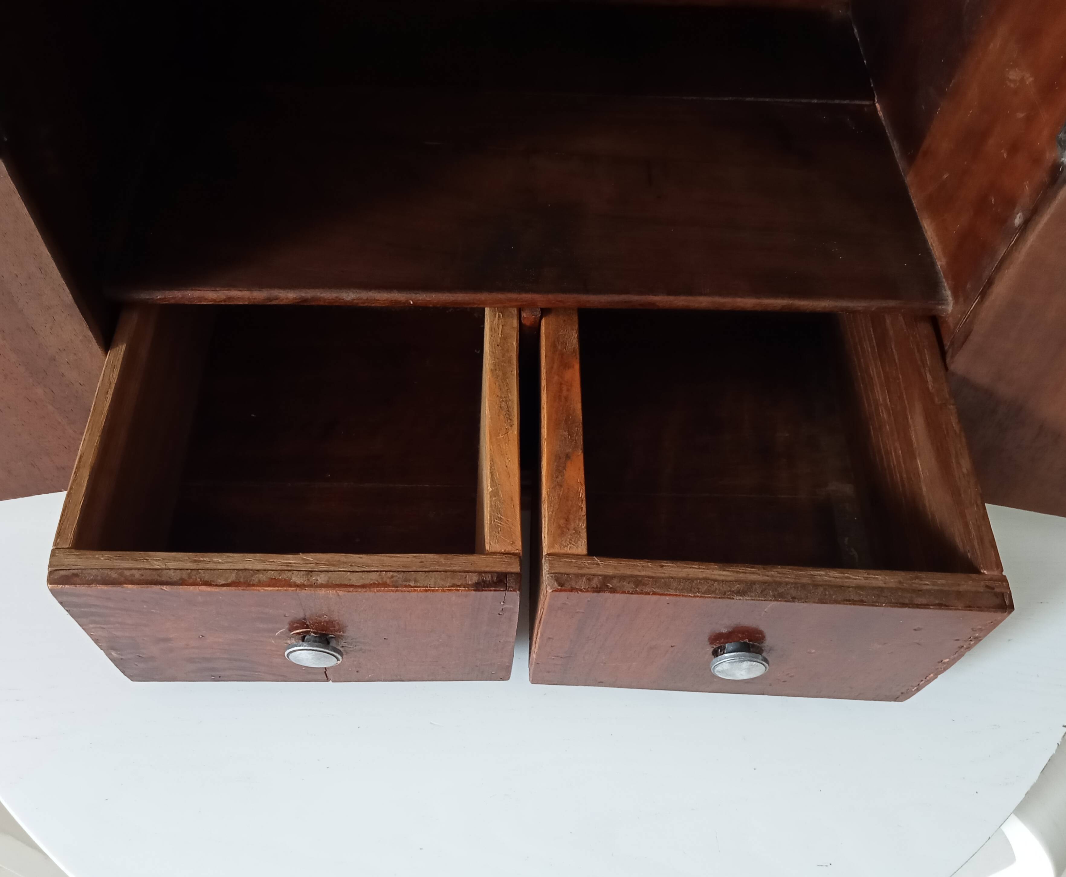 Old popular art medicine cabinet early 20th century