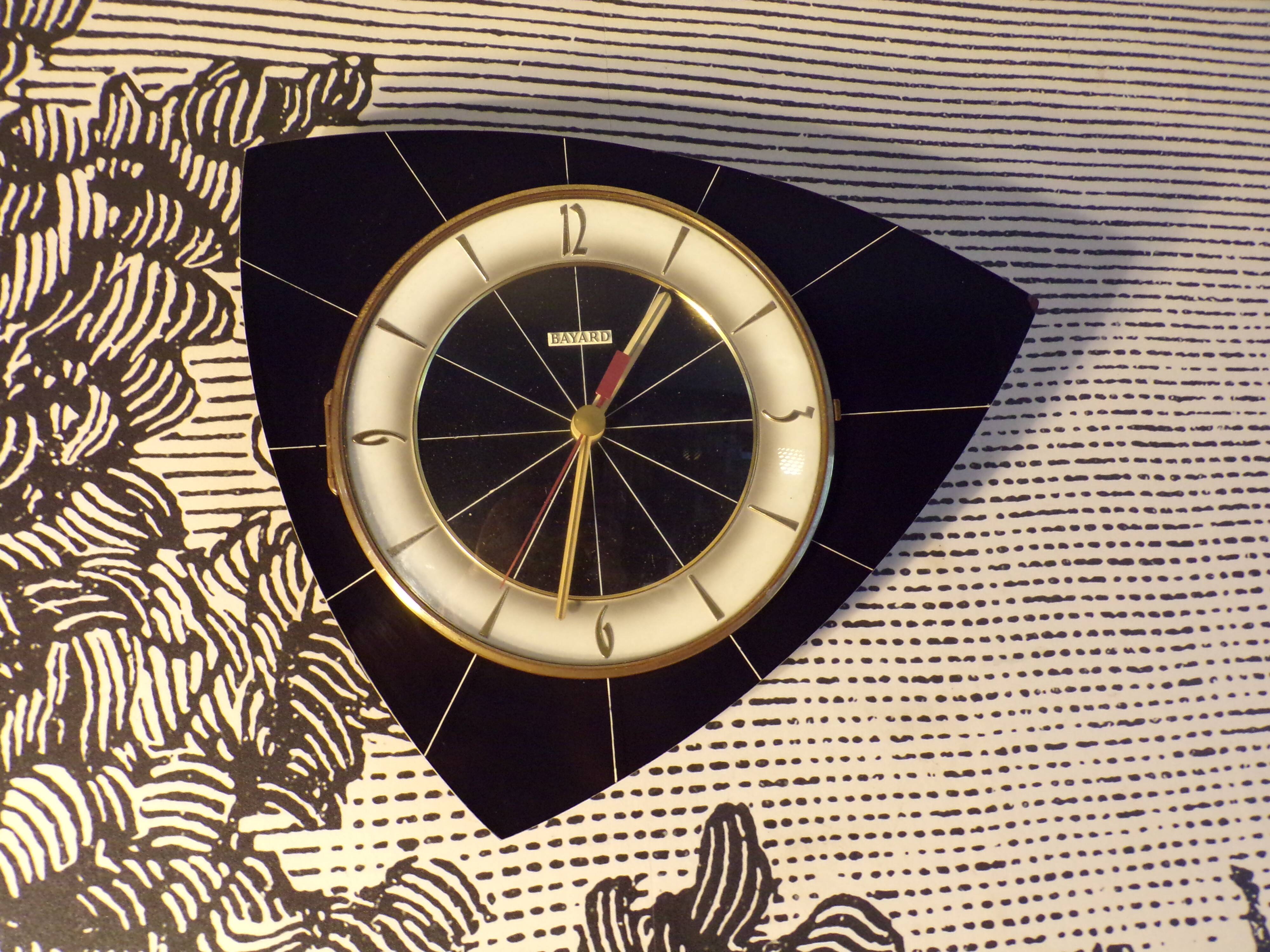 Pendule murale vintage en formica