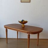 Table ovale décorée en bois Suède.