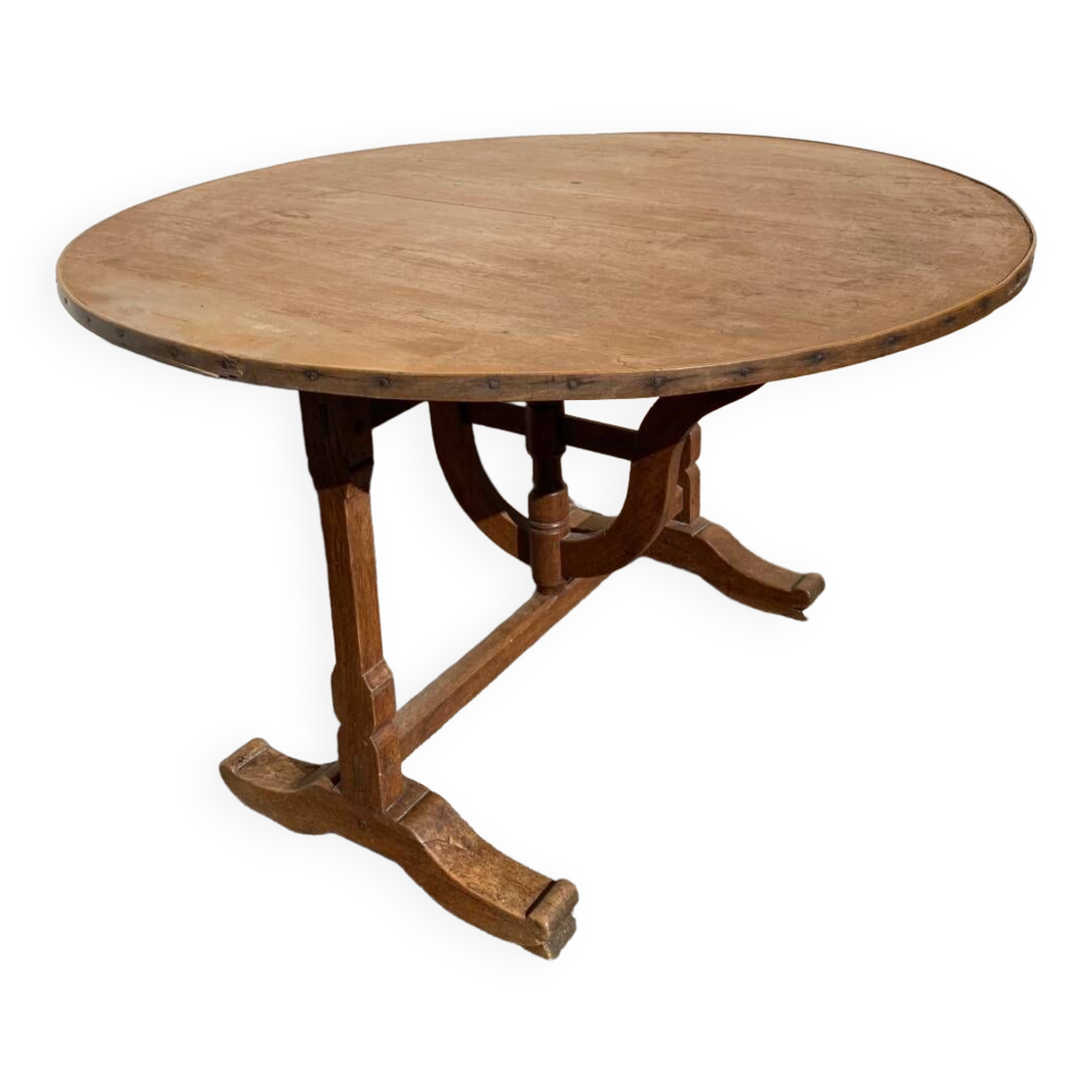 Round winegrower's table