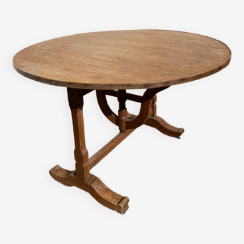 Round winegrower's table