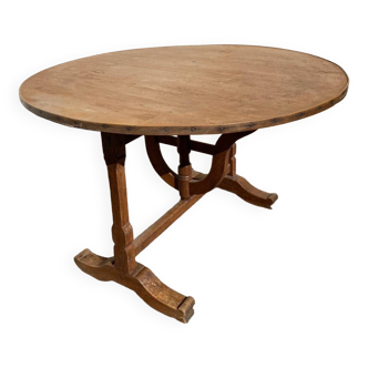 Round winegrower's table