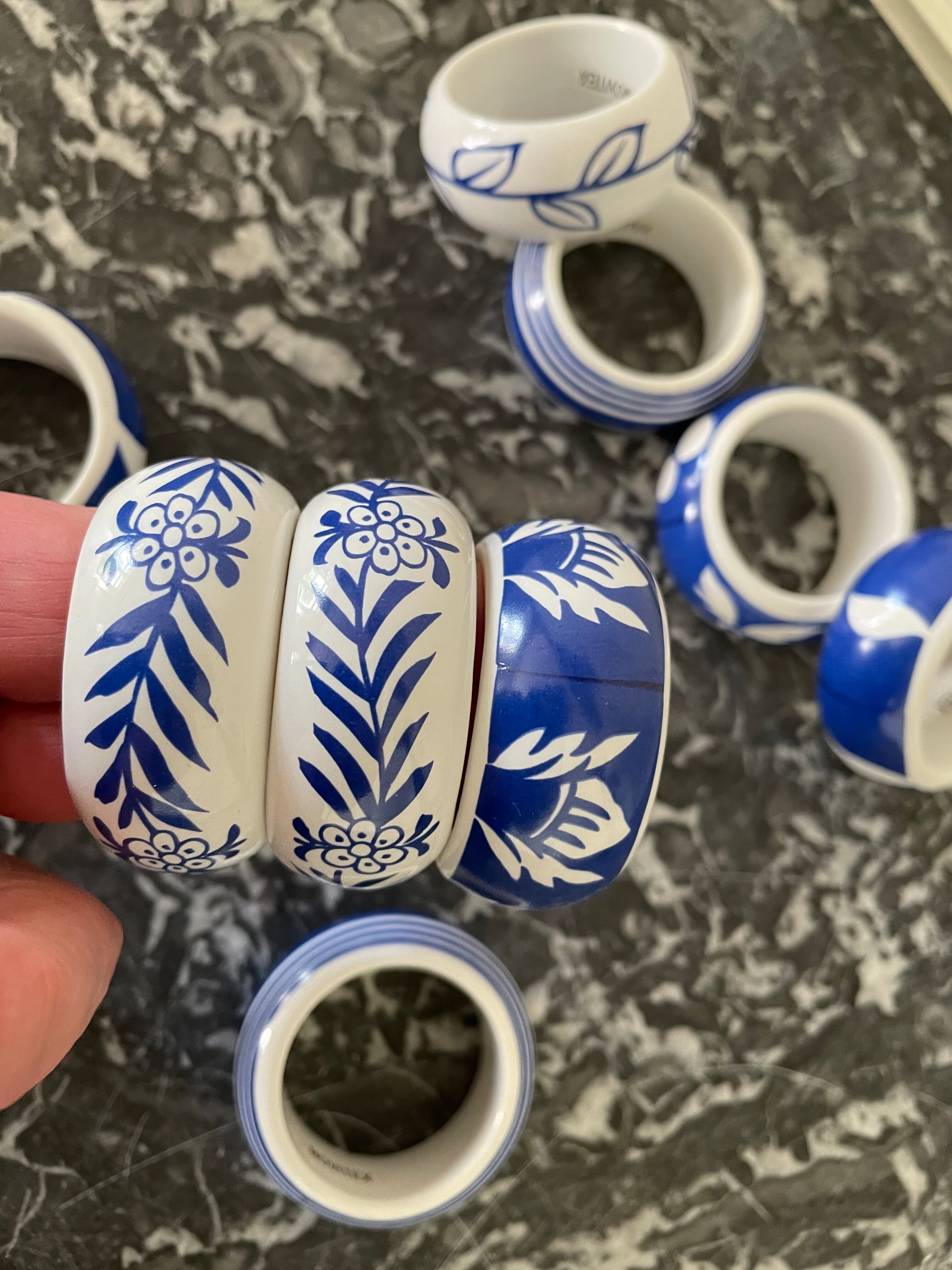 Set of 12 napkin rings in porcelain