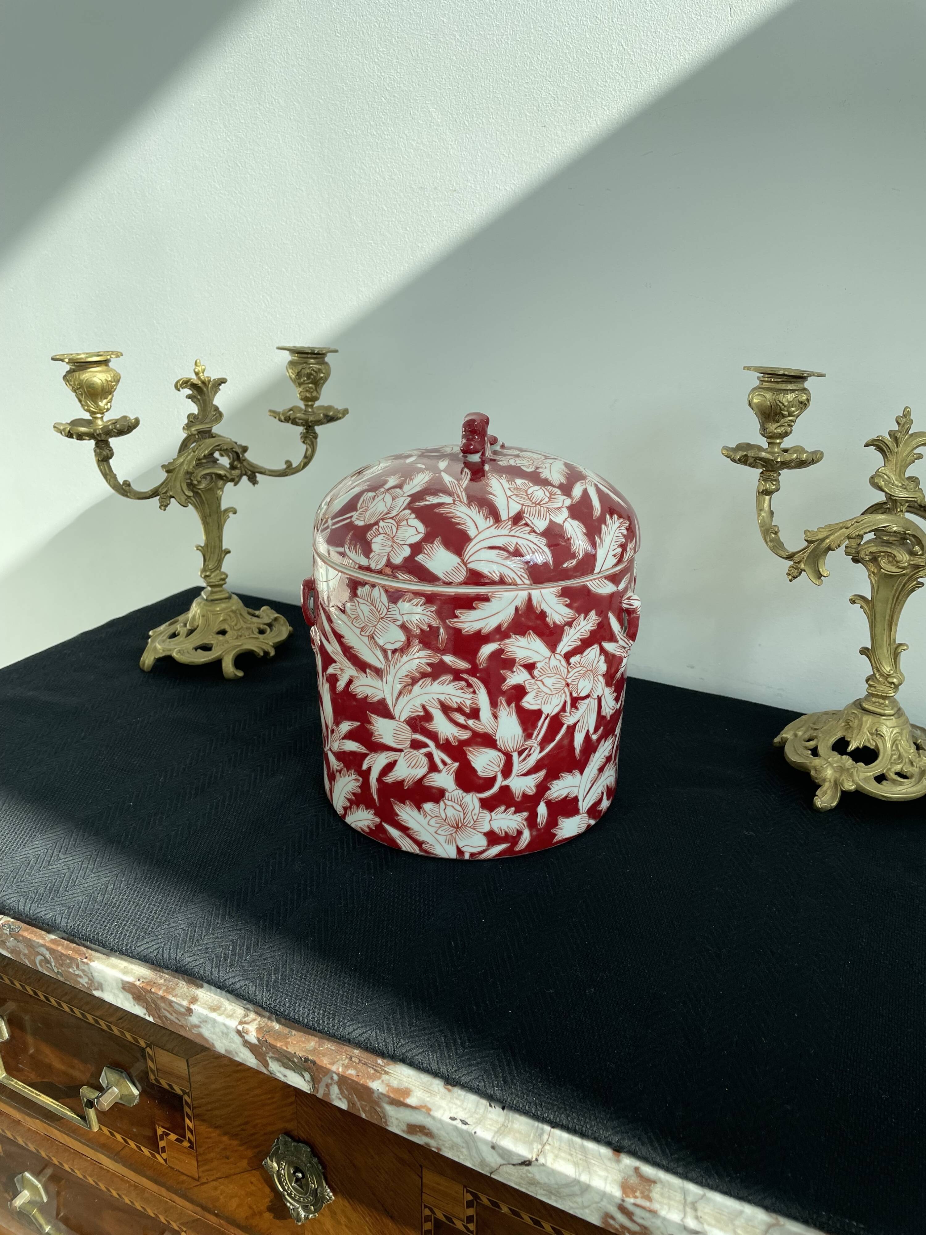 Chinese pot-cover - red - Chinese decoration of plants and flowers - China