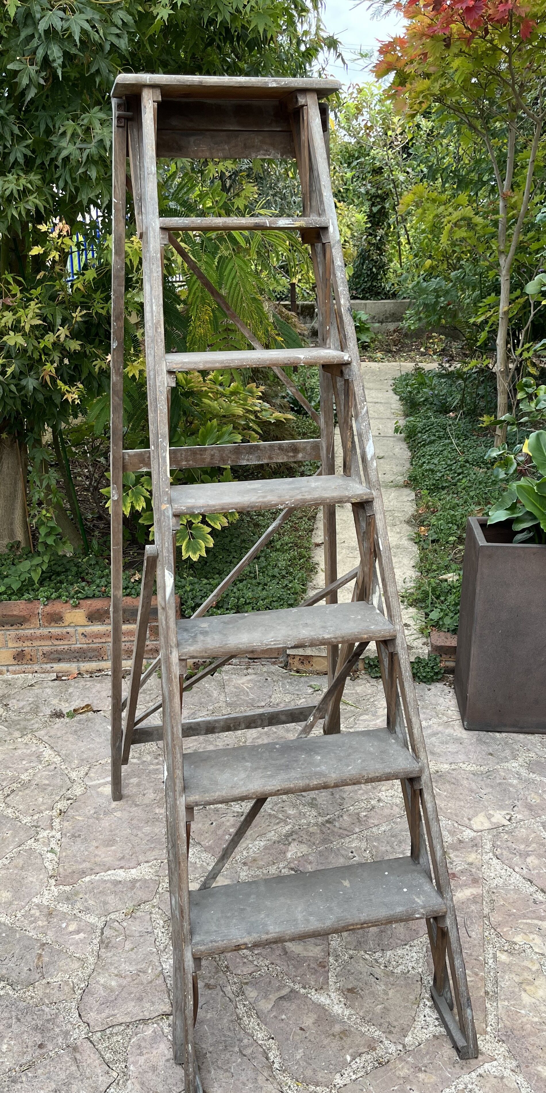 Wooden painter's stepladder