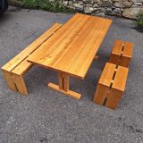 Set living room Charlotte Perriand table + bench + 2 stools, Les Arcs. Design