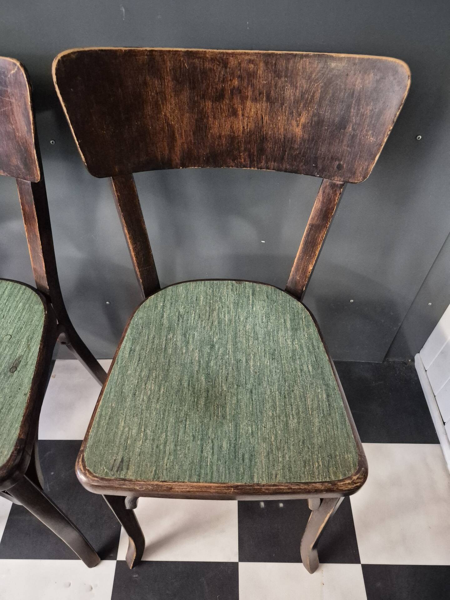 Suite de 4 anciennes chaises Bistrot Baumann Vintage Année 50