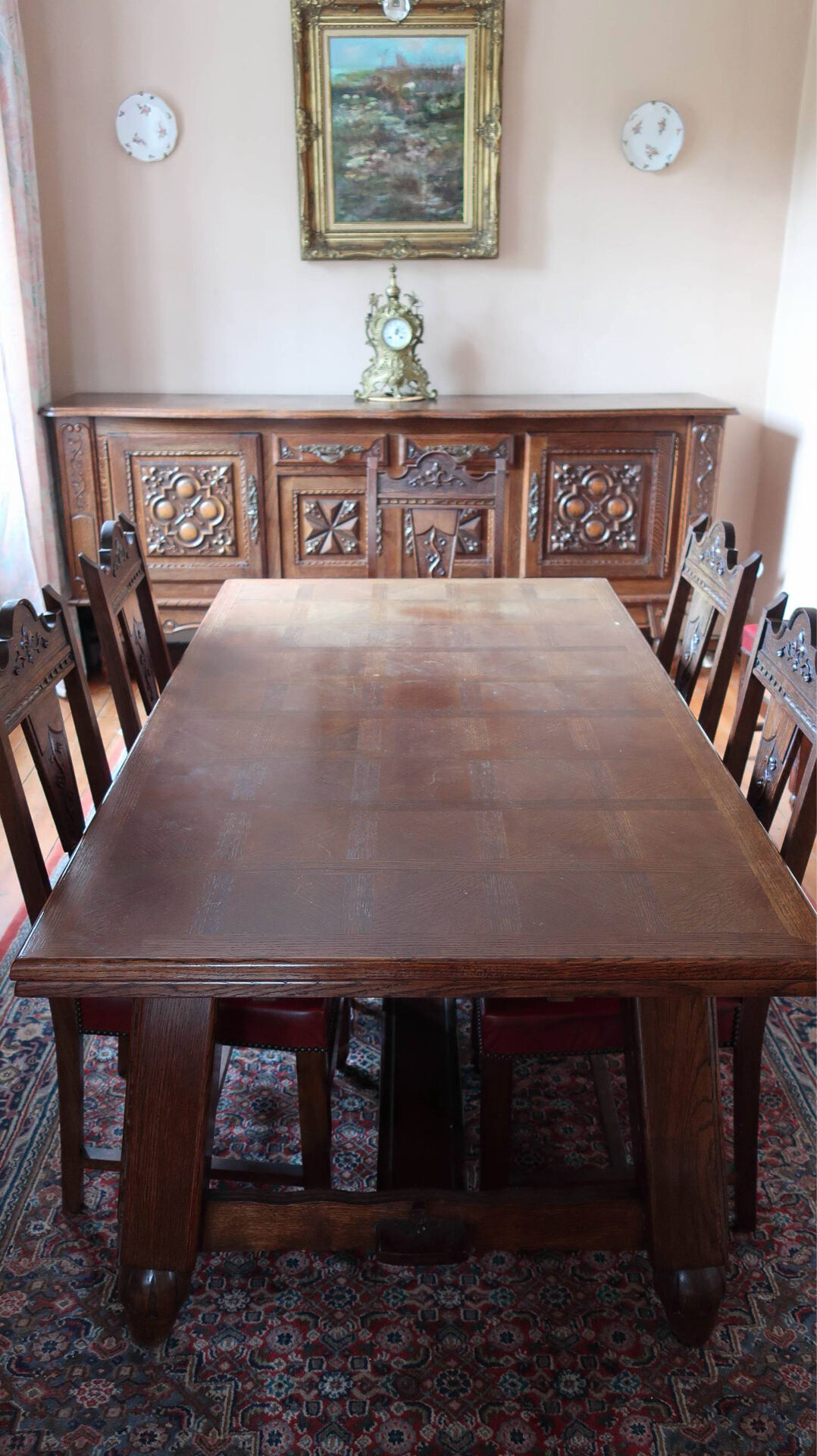 Table en chêne massif avec 2 rallonges intégrées et 7 chaises