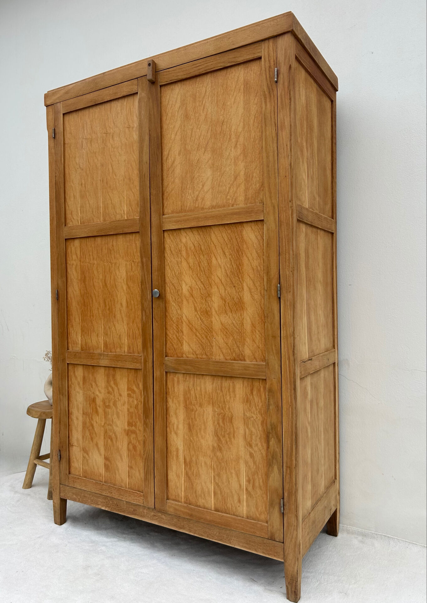 Armoire parisienne rénovée 
