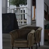 Mid-20th century, pair of Danish shell lounge chairs in green velvet, 1940s.