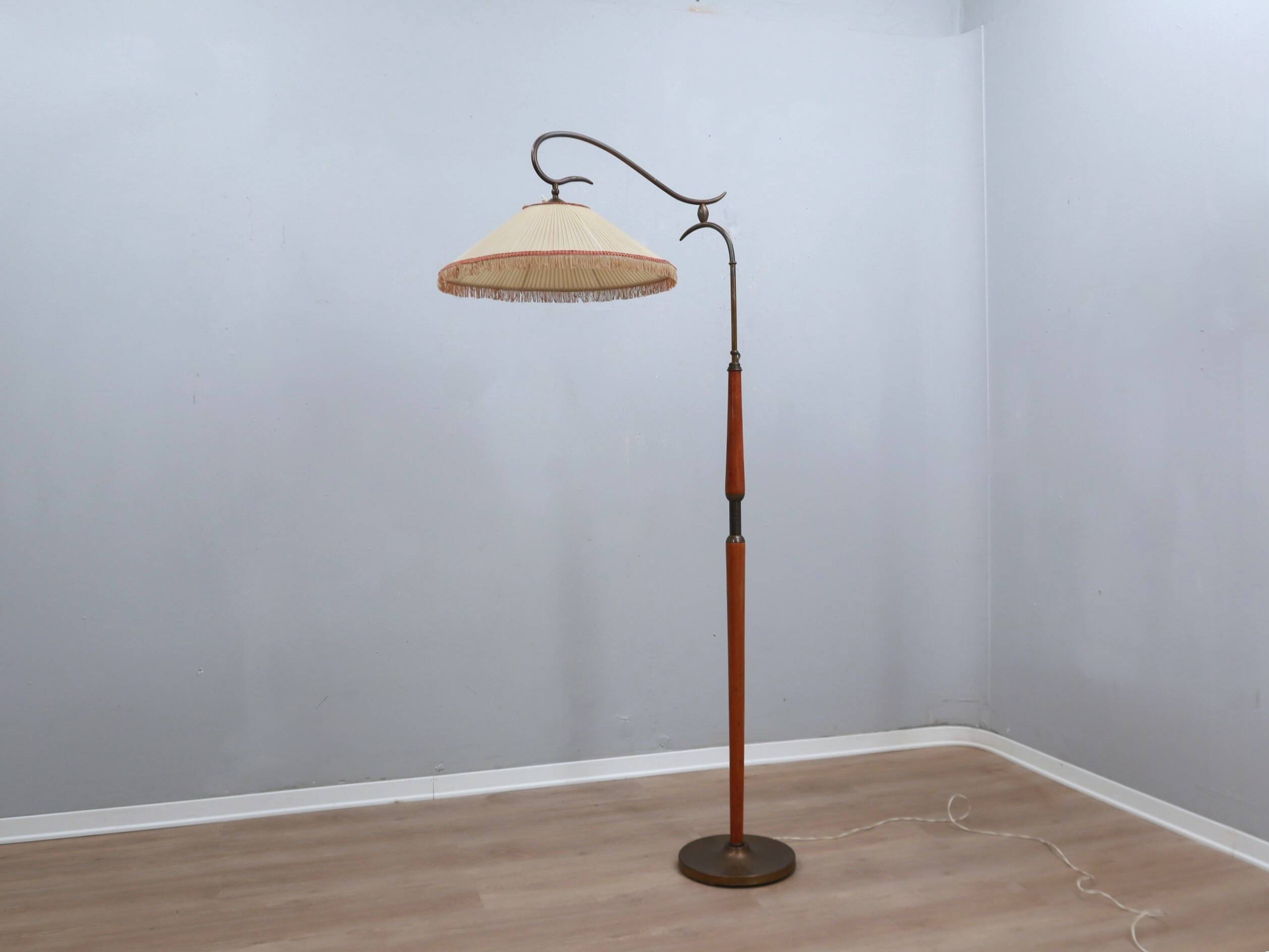 Osvaldo Borsani adjustable floor lamp brass & cherry wood 1950s